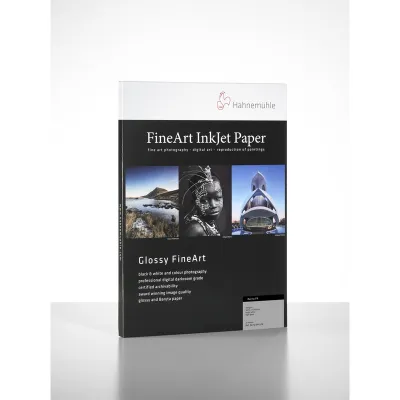 Hellweißes Papier mit extra glat...